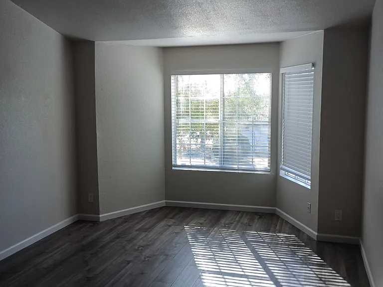 2910 W Marconi Ave #202 — Photo 5