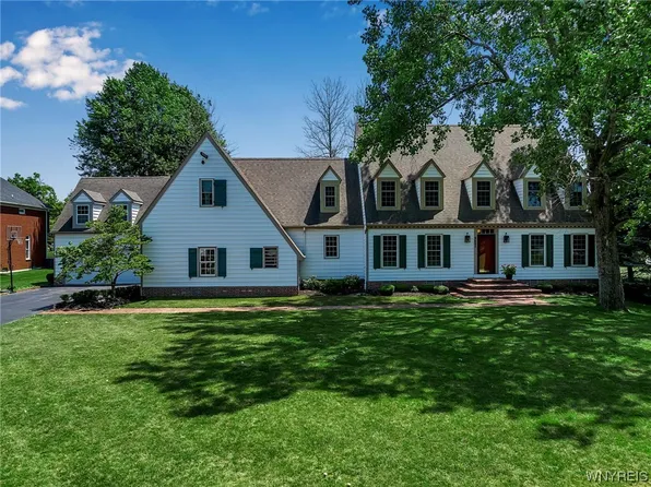 6605 Yorktown Cir, East Amherst, NY 14051