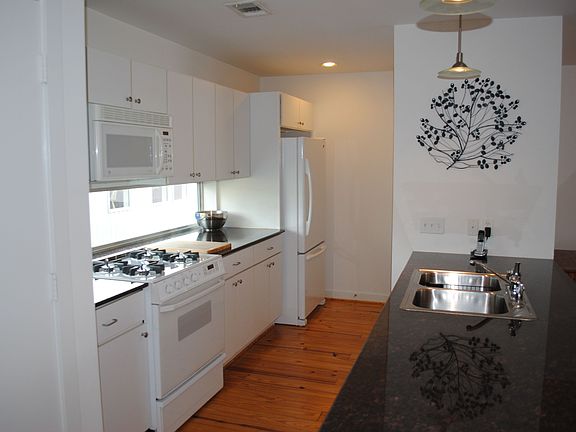 Notice the back-splash windows.