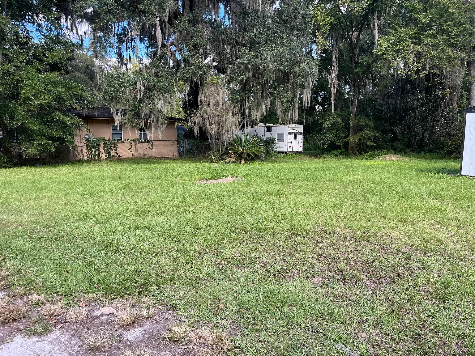 4 bed, 1200 sqft, $1,350 — Photo 3