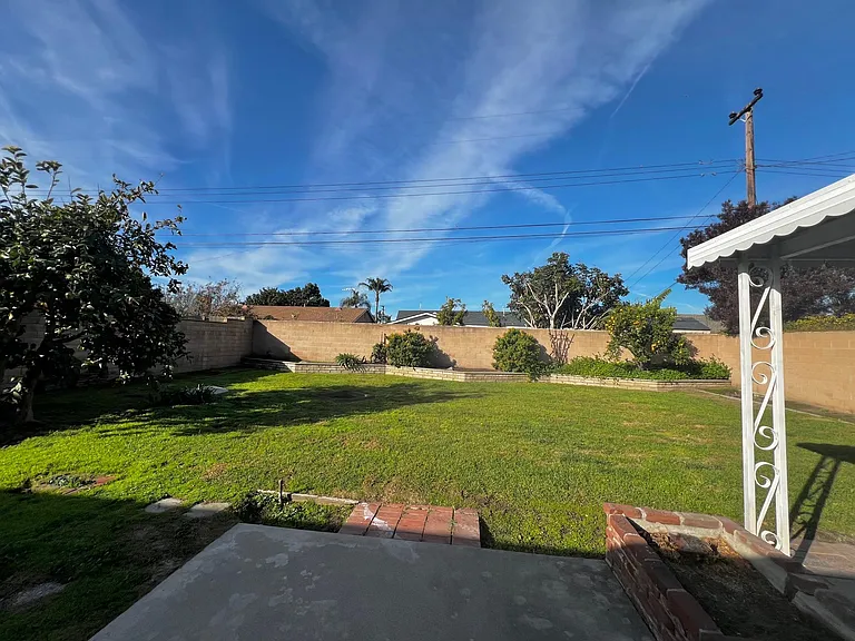 18371 Tamarind St — Photo 35