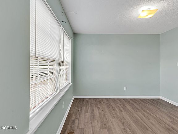 4th image of 811 Oakwood Ave