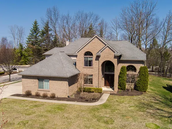 3472 Paramount Ln, Auburn Hills, MI 48326