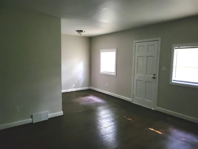 510 Hilderbrand Dr — Photo 7
