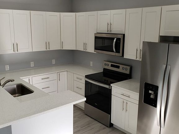 4th image of 205 NW 12th St Unit 1