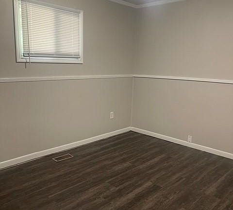 5th image of 2474 Ontario St