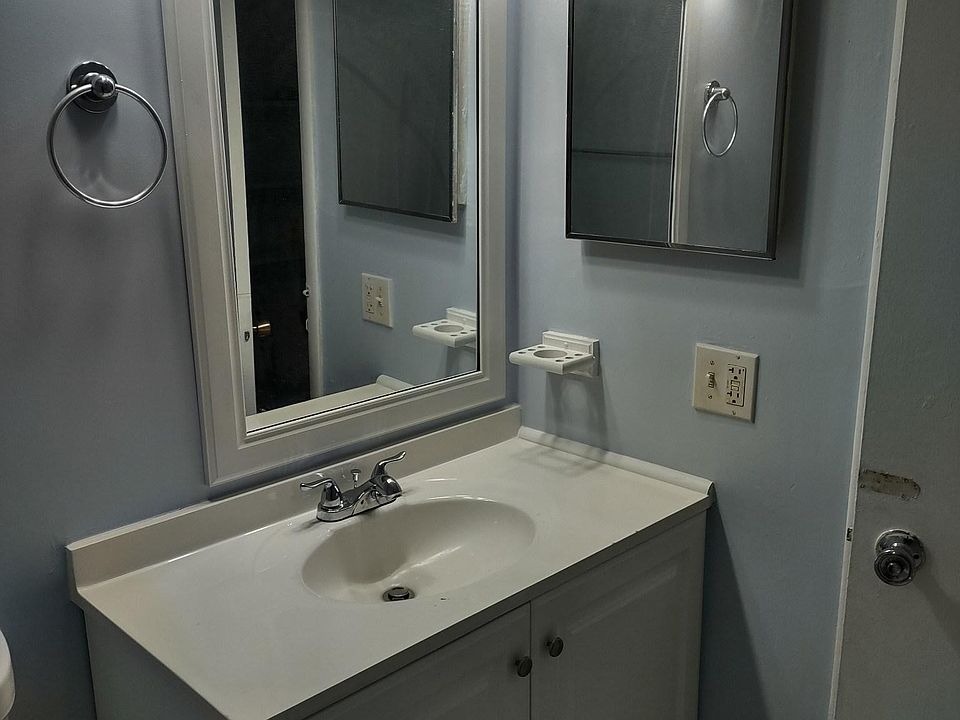 2nd image of 833 Henri Ct