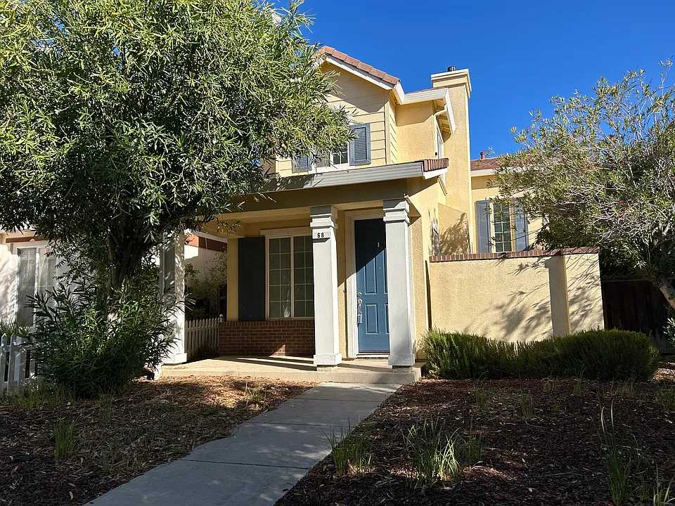 68 W Belleza Ln
