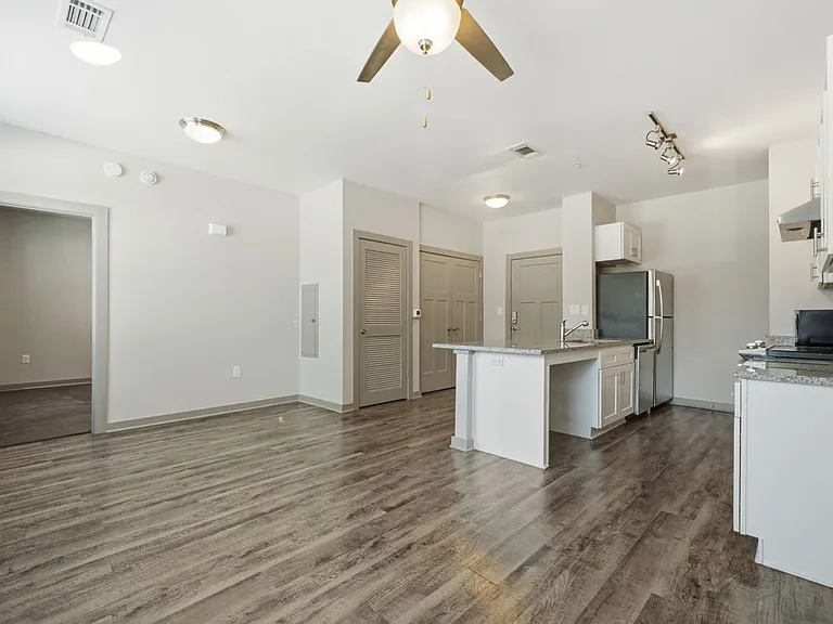 782 Riverfront Pkwy #102 — Photo 4
