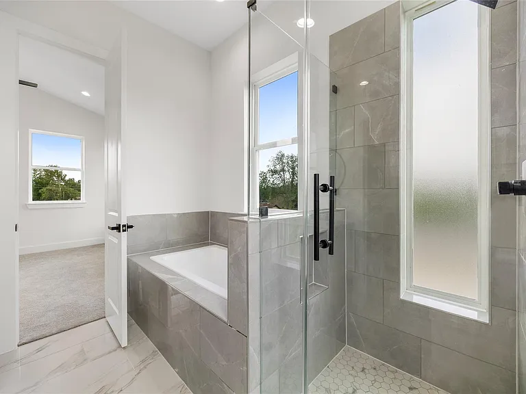 947 Green Meadow Ln #B — Photo 5