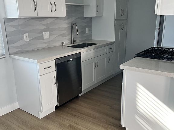 5th image of 422 N Broadway #1X1-2595