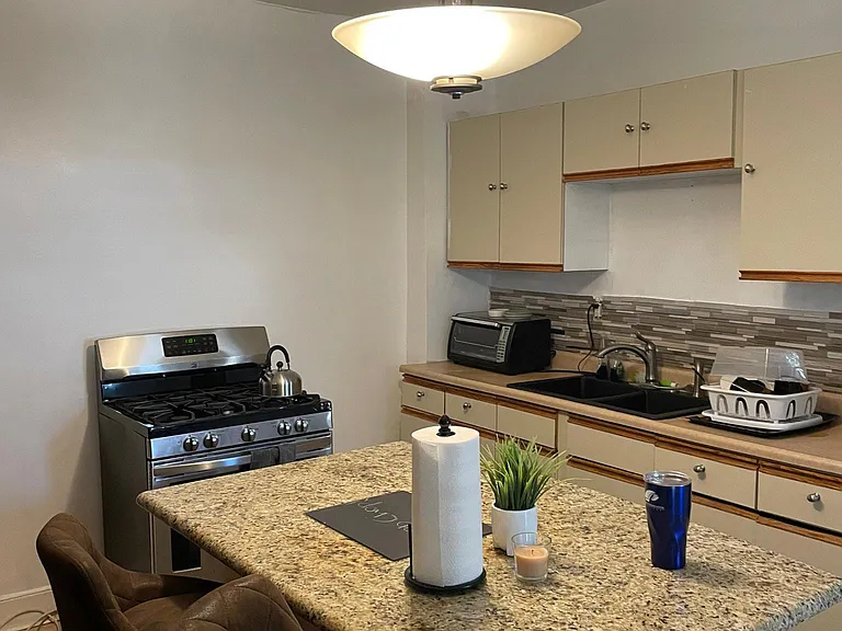 1109 Ross Ave E #1 — Photo 5