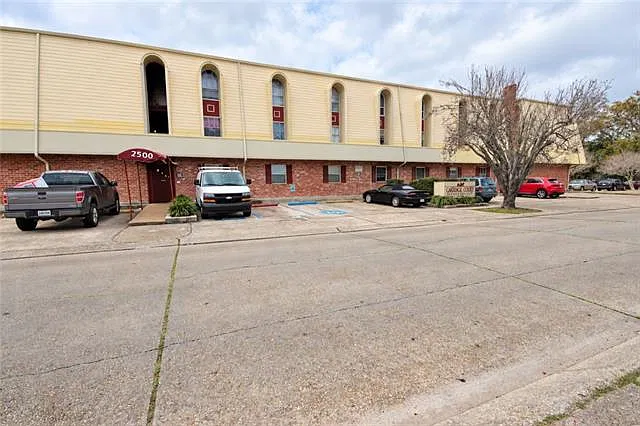 2500 Houma Blvd #116