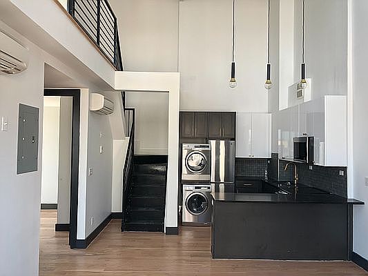 3rd image of 146 16th St #5