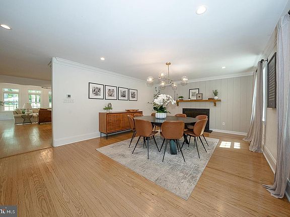 2nd image of 311 Oak Hill Ln
