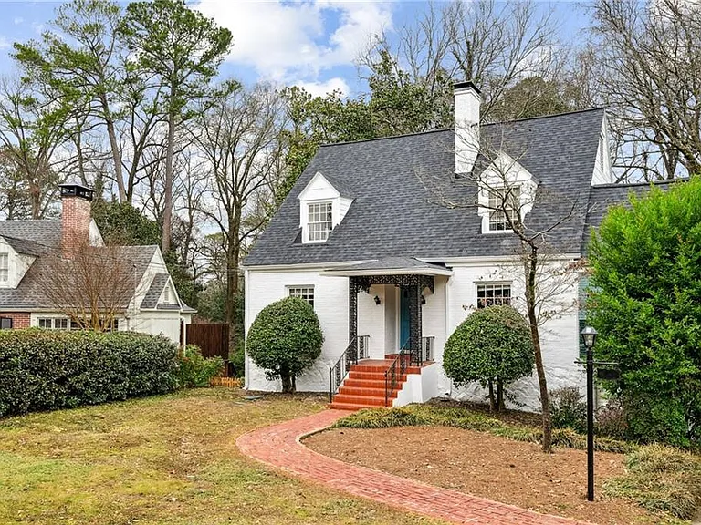 2878 N Hills Dr NE — Photo 3