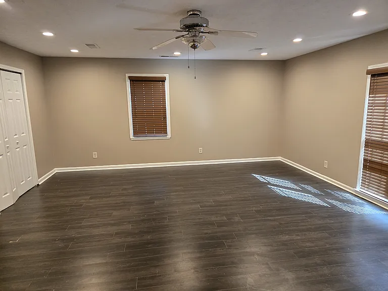 Entertainment Room/Office Space