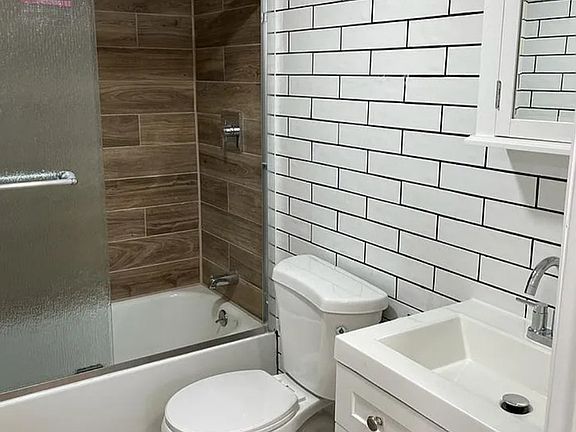 3rd image of 20 Graves St Floor 2