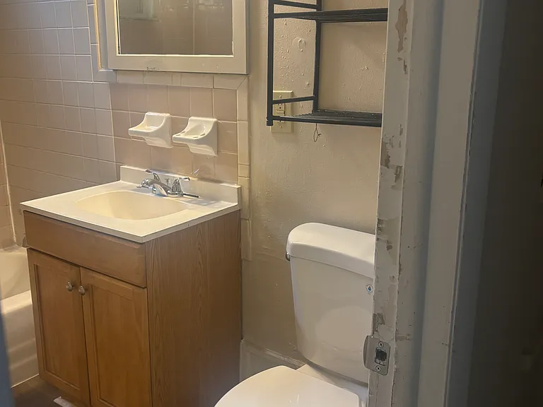 940 Ferndale Pl #B — Photo 8