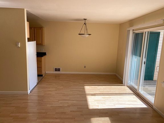 4th image of 417 Bellevue Way SE #302