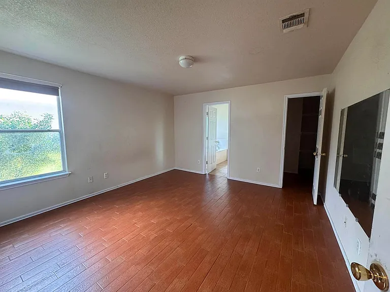 502 Creston St — Photo 11