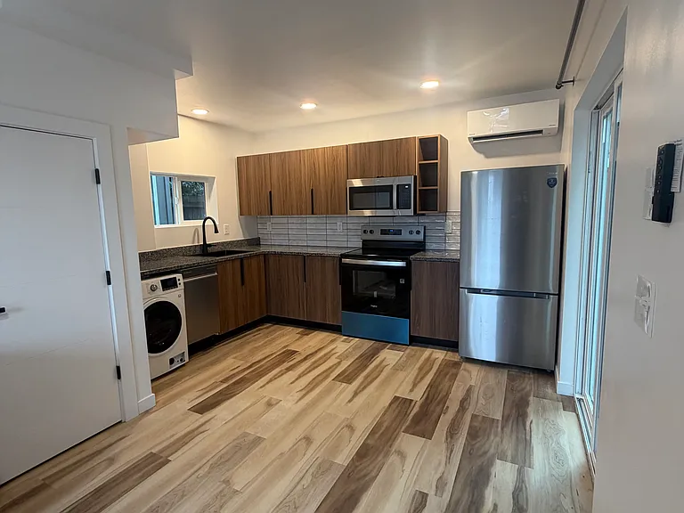 290 Monmouth Ave S — Photo 28