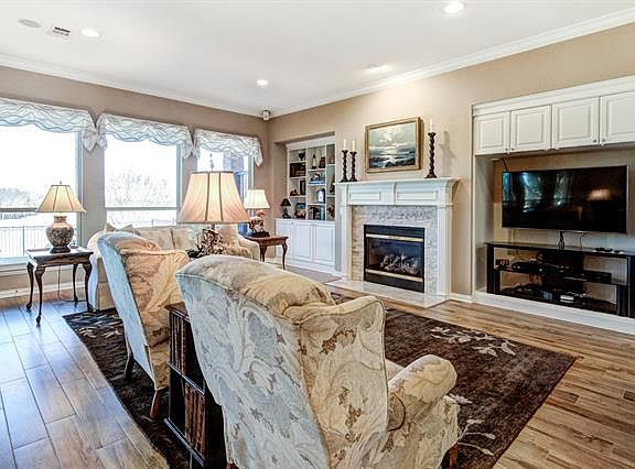 3rd image of 1369 Shadow Creek Dr