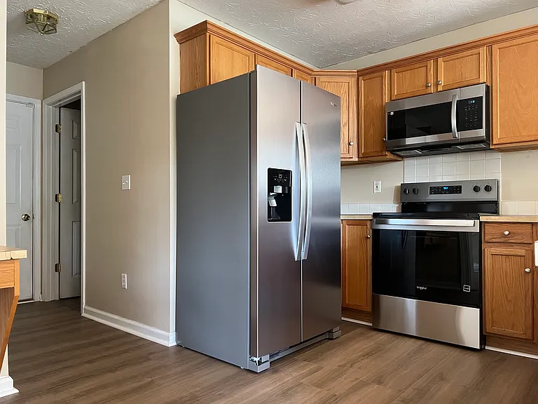 3885 Winthrop Dr — Photo 9
