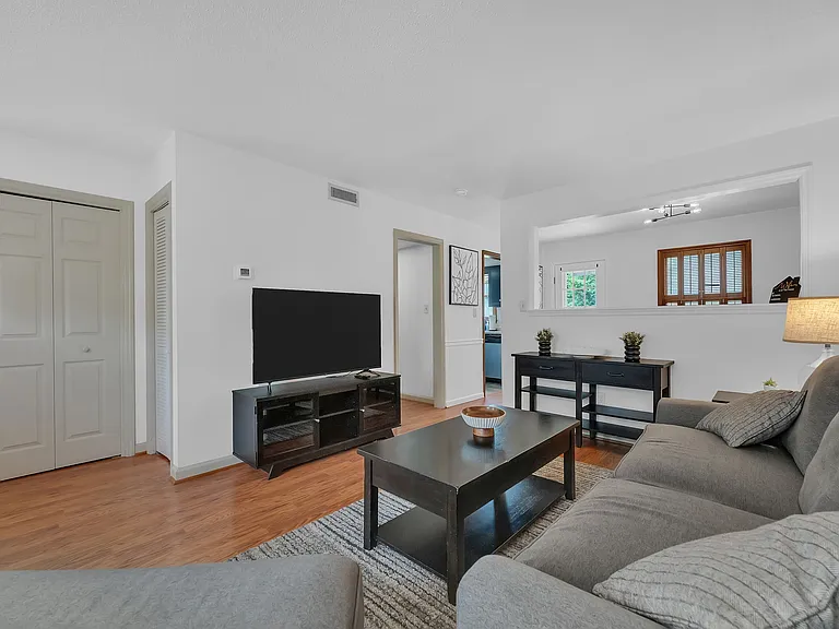 1705 W Lakeview Dr #1 — Photo 3