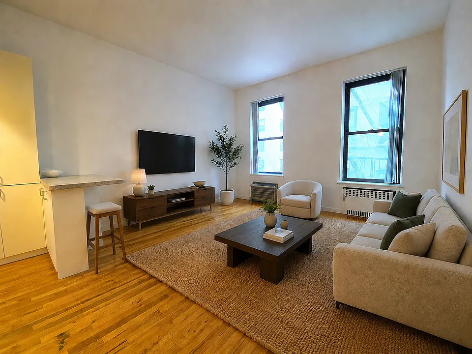 230 E 26th St #3C