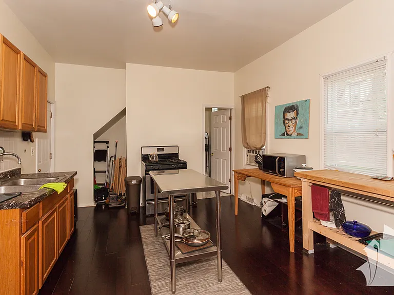 1927 N Kedzie Ave #1R — Photo 4