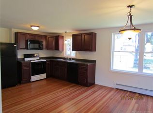 5 Gair Ct, Uncasville, CT 06382