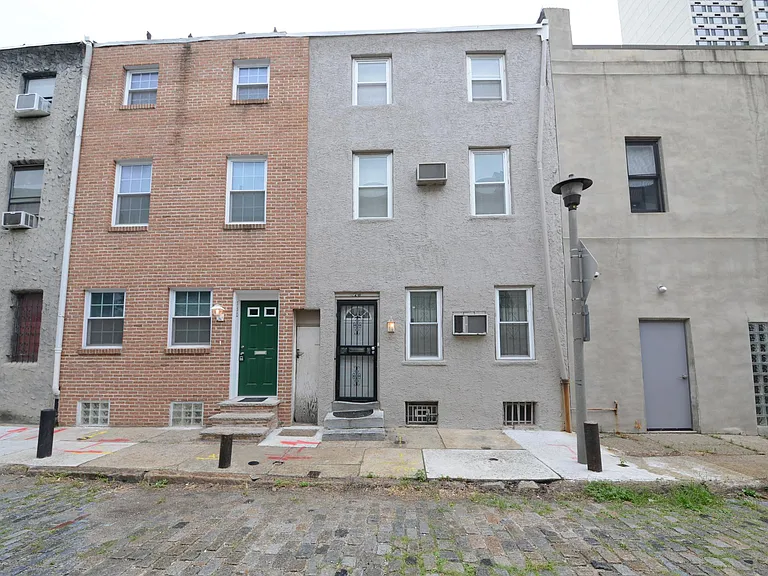 128 S Bonsall St — Photo 2