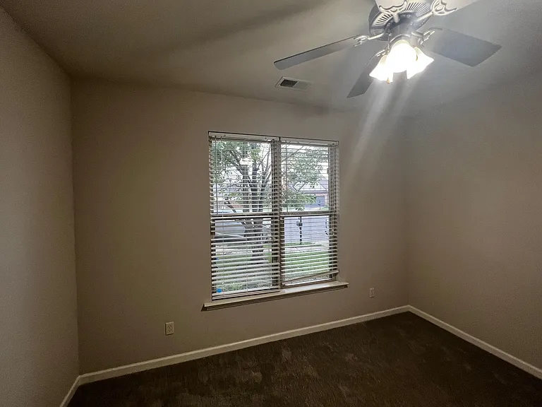 2208 Adkins Cir — Photo 31