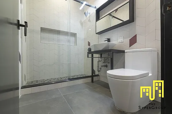 Rented by The Syper Group | media 19