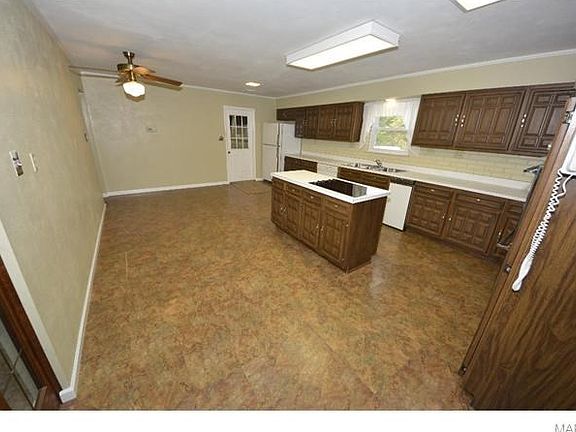 Eat-in kitchen with plenty of room.