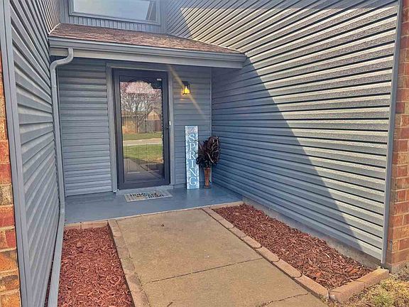 2nd image of 4816 NE Winfield Cir