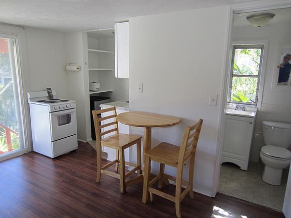 3rd image of 3884 Concord St