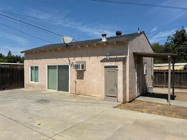 2717 McAdoo Ave, Modesto, CA. 95355 - 1/2 — Photo 1