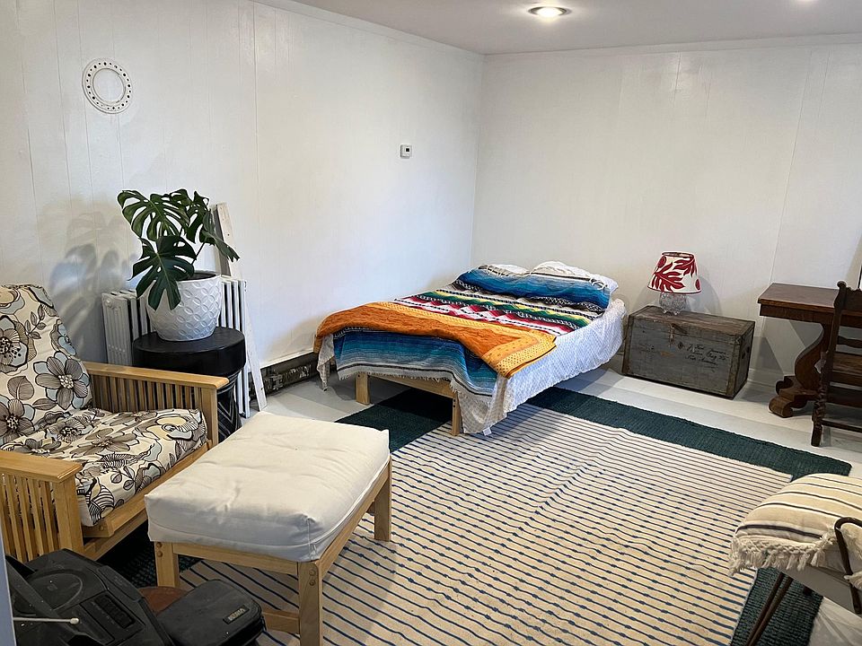 Bedroom/sitting room