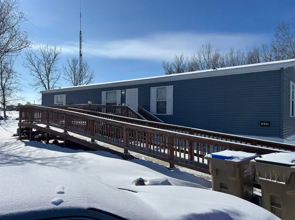 920 41st St SE, Minot, ND 58701