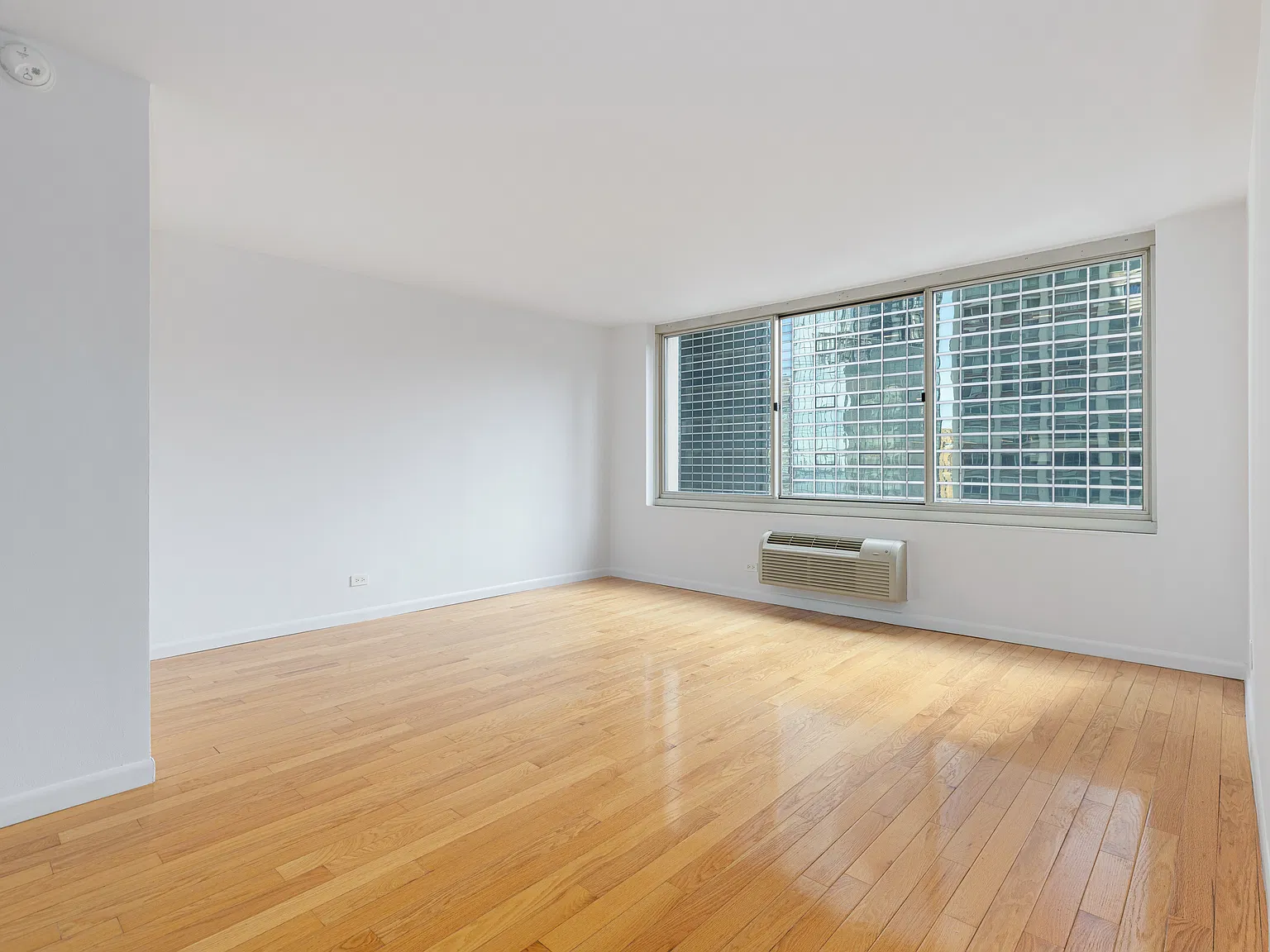 333 East 45th Street — Photo 2