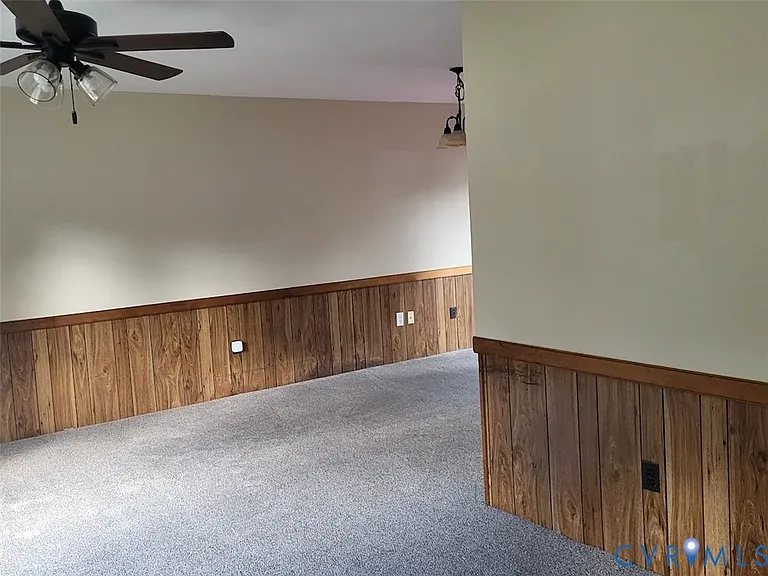 206 Spring Dr — Photo 3
