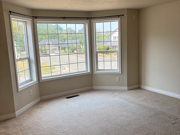 16515 NE 27th Ct — Photo 5