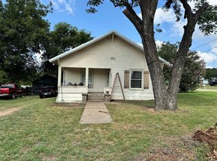 207 N 5th St, Santa Anna, TX 76878