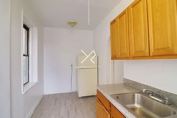 Rented by Yaffa Realty LLC | media 7