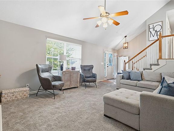 4th image of 1009 Granada Dr