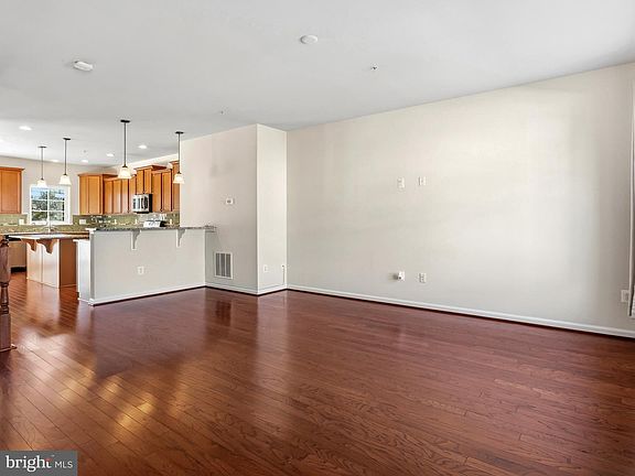 4th image of 7711 Gaston Place Gln