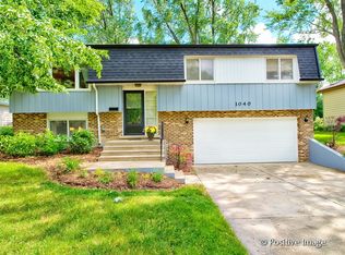 1040 Windsor Dr, Wheaton, IL 60189