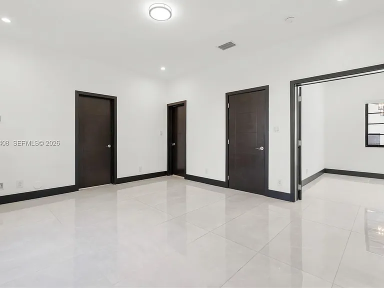 519 Alhambra Cir — Photo 35